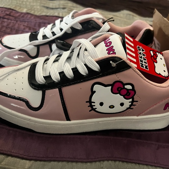 Hello Kitty Pink and Brown Sneakers - Brand new with tags, Women’s size 9 - Picture 4 of 7